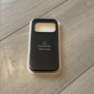 Apple iPhone 17 Pro Midnight Silicone Cover